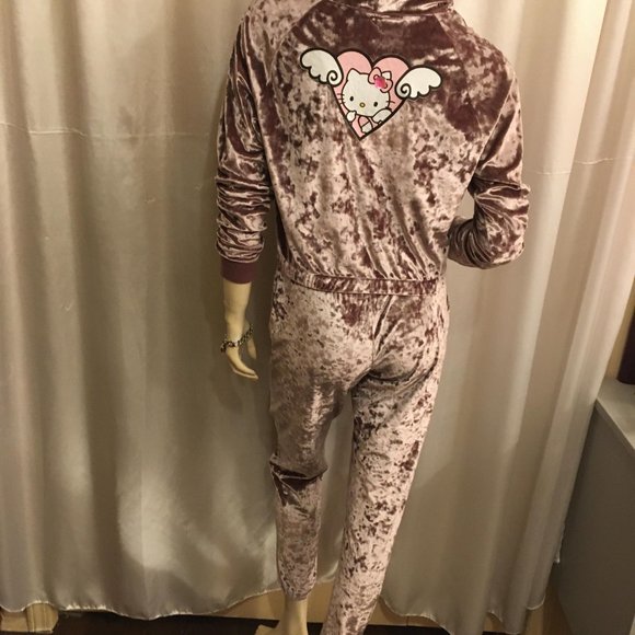 🍭crushed ice pink velvet tracksuit with custom hello kitty and crystal details! - Picture 9 of 17